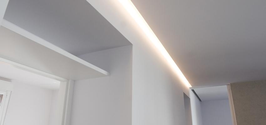 Sala de la TV, Sala de juegos, Salon Estilo contemporaneo Color blanco, gris  diseñado por voilà | Arquitecto 