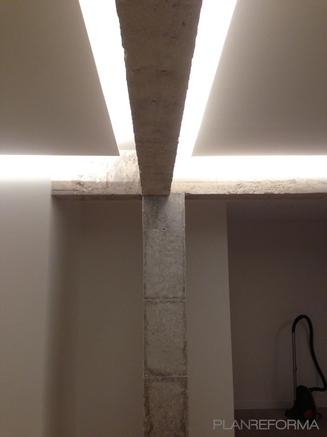 Comedor, Sala de la TV, Salon Estilo moderno Color amarillo, blanco, gris  diseñado por voilà | Arquitecto 