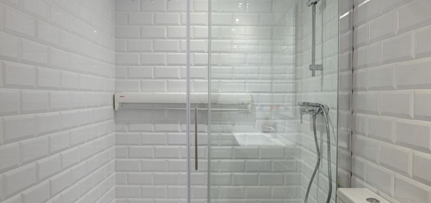 Baño Estilo mediterraneo Color plateado  diseñado por ReforGreen21 | Gremio 