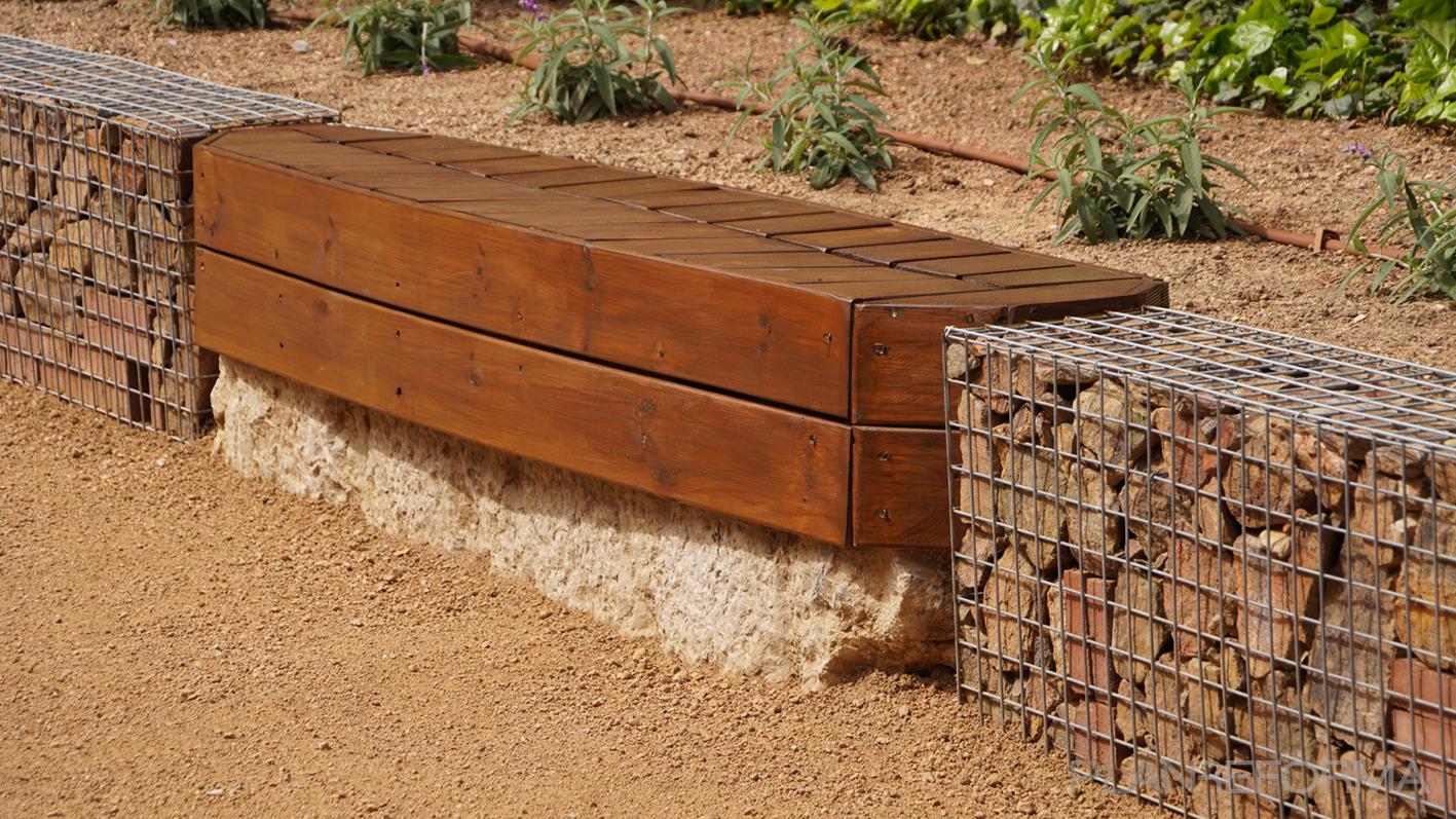 Jardin Estilo rustico Color marron, marron, bronce  diseñado por Omnia Treballs | Reformista, constructor | Copyright Propietario