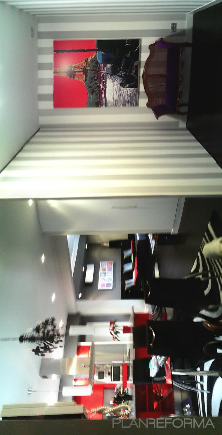 Loft style contemporaneo color rojo, beige, beige, blanco, negro  diseñado por ITXASO ZARANDONA | Interiorista 
