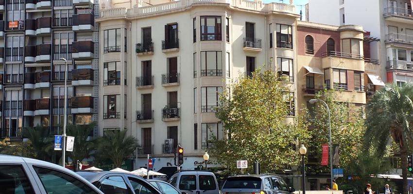 Exterior Estilo clasico Color beige, marron  diseñado por ARCO Gabinete de Servicios. Rafael Pérez | Gremio 