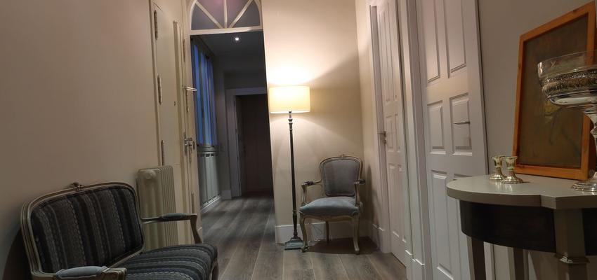 Recibidor, Pasillo Estilo contemporaneo Color azul oscuro, beige, gris  diseñado por RAQUEL CHAMORRO | Interiorista | Copyright RCH