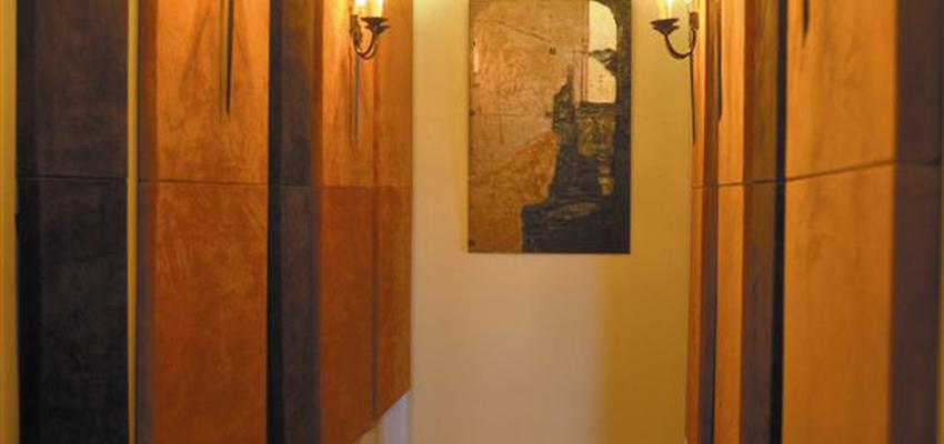 Pasillo Estilo contemporaneo Color marron, bronce  diseñado por RAQUEL CHAMORRO | Interiorista | Copyright RCH