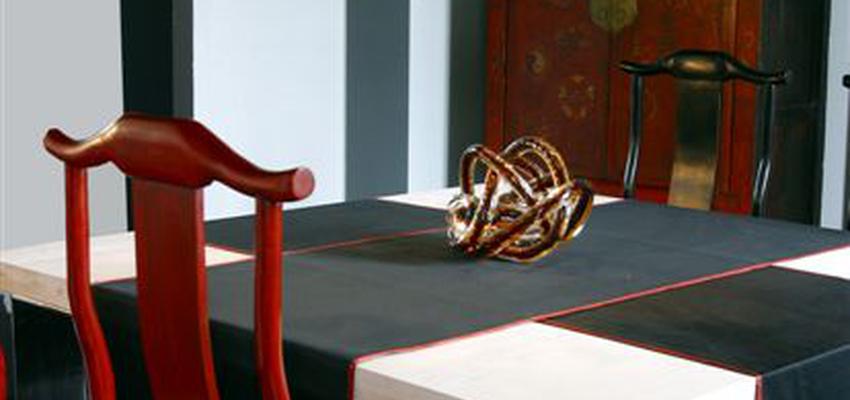 Comedor Estilo oriental Color rojo, blanco, negro  diseñado por RAQUEL CHAMORRO | Interiorista | Copyright RCH