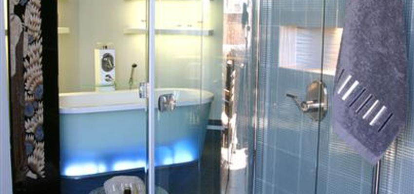 Baño Estilo contemporaneo Color azul cielo, blanco, negro  diseñado por RAQUEL CHAMORRO | Interiorista | Copyright RCH