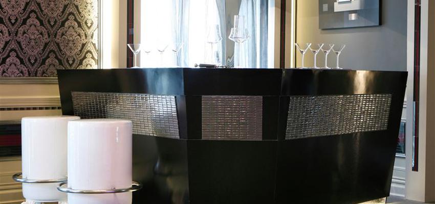 Oficina, Bar Estilo contemporaneo Color blanco, gris, negro  diseñado por RAQUEL CHAMORRO | Interiorista | Copyright RCH