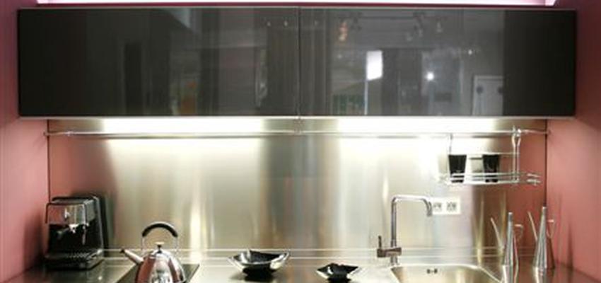 Cocina Estilo contemporaneo Color rosa, gris, negro  diseñado por RAQUEL CHAMORRO | Interiorista | Copyright RCH