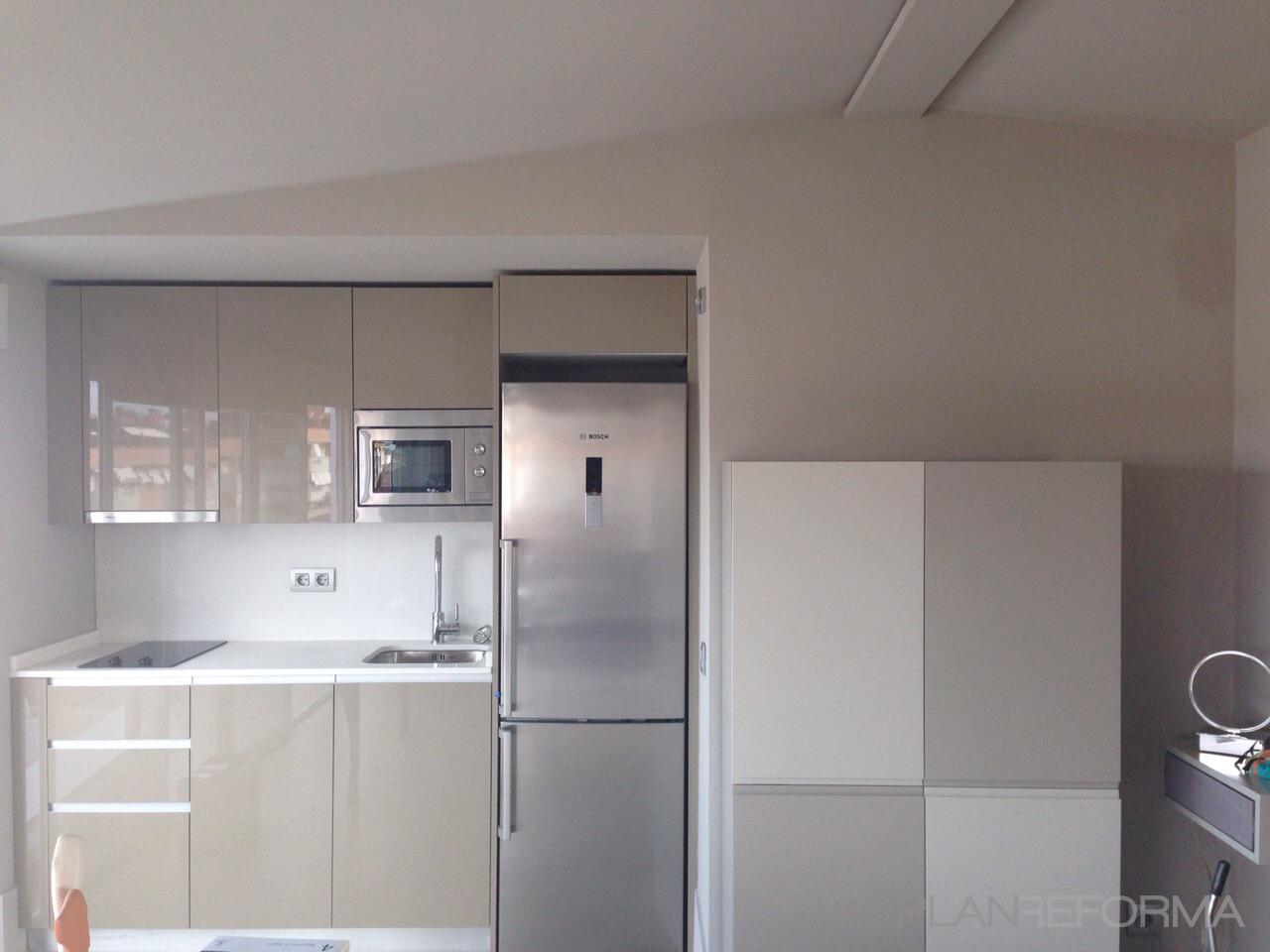 Cocina Estilo contemporaneo Color beige, blanco, gris