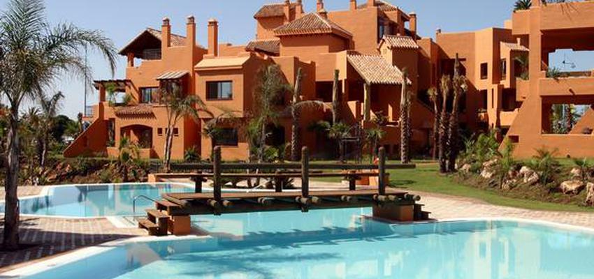 Exterior Estilo mediterraneo Color marron, bronce  diseñado por RAQUEL CHAMORRO | Interiorista | Copyright RCH