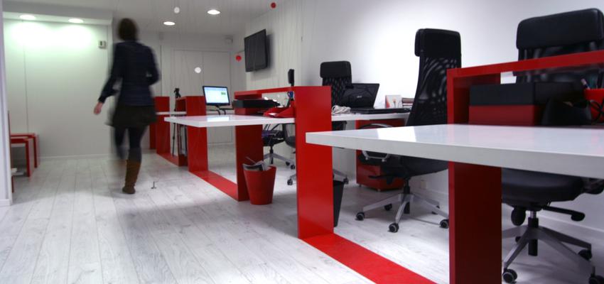 Oficina style moderno color rojo, blanco  diseñado por 314 BCN_Arqutiectura & Disseny | Arquitecto 