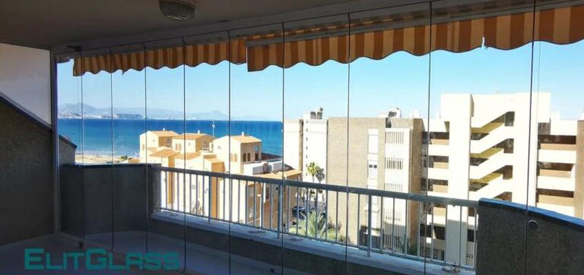 Exterior Estilo moderno Color naranja  diseñado por Elitglass | Interiorista | Copyright Soy el propietario