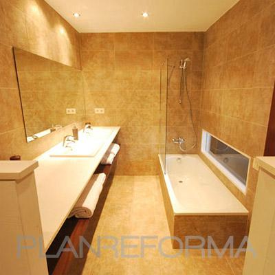 Baño Estilo contemporaneo Color marron, blanco  diseñado por G+C obra interior SL | Interiorista 
