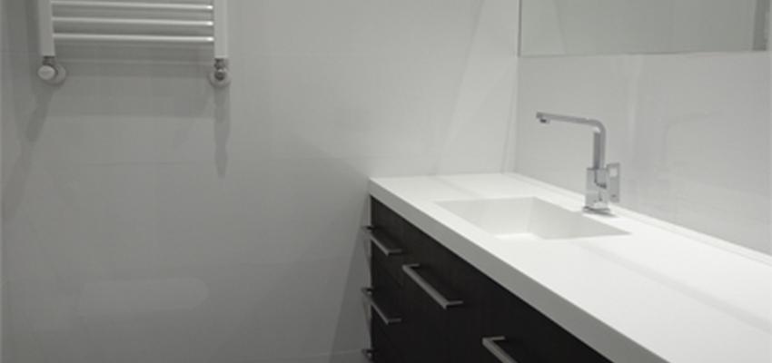 Baño Estilo contemporaneo Color blanco, gris, negro  diseñado por G+C obra interior SL | Interiorista 