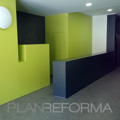 Vestibulo Estilo contemporaneo Color verde, gris  diseñado por G+C obra interior SL | Interiorista 