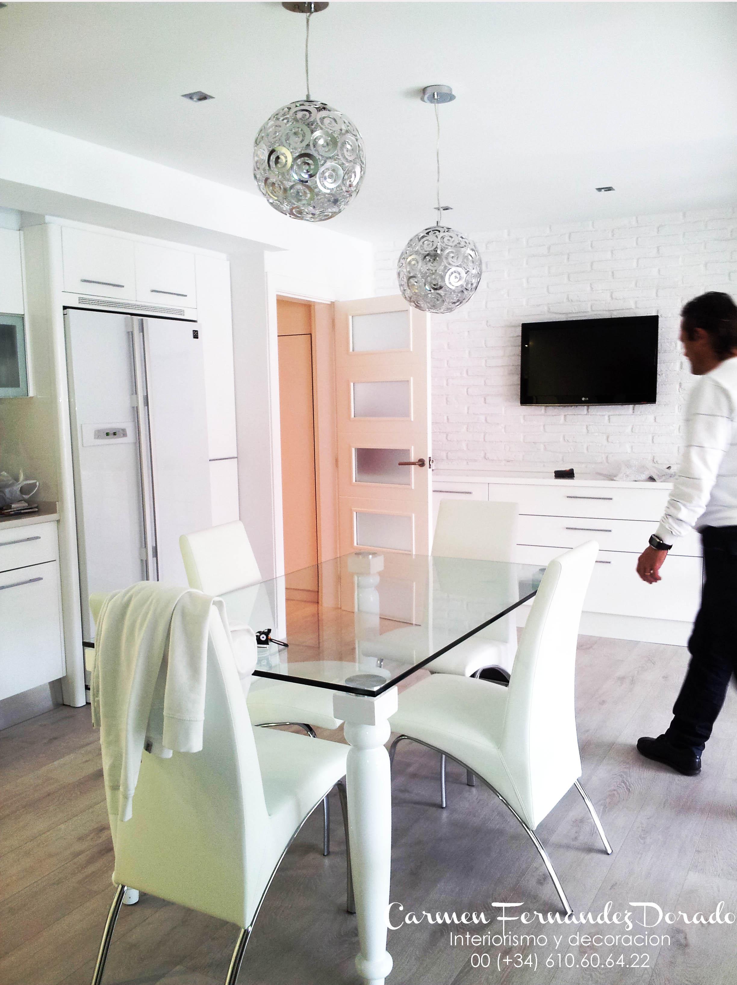 Comedor, Cocina style contemporaneo color marron, blanco, gris  diseñado por Carmen Fernandez Dorado |  Interiorismo y dirección de obras | Interiorista 