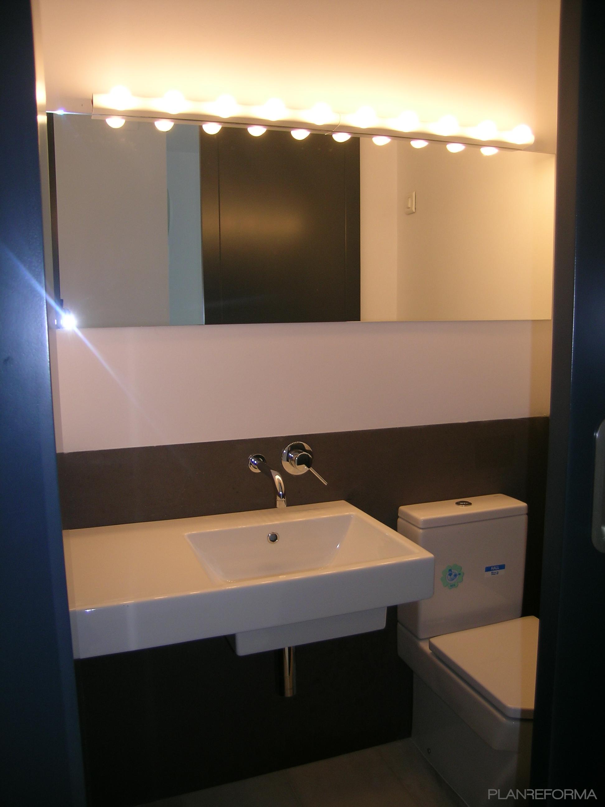 Baño style contemporaneo color marron, beige, blanco  diseñado por Élite Seis | Arquitecto | Copyright La imagen es de mi propiedad