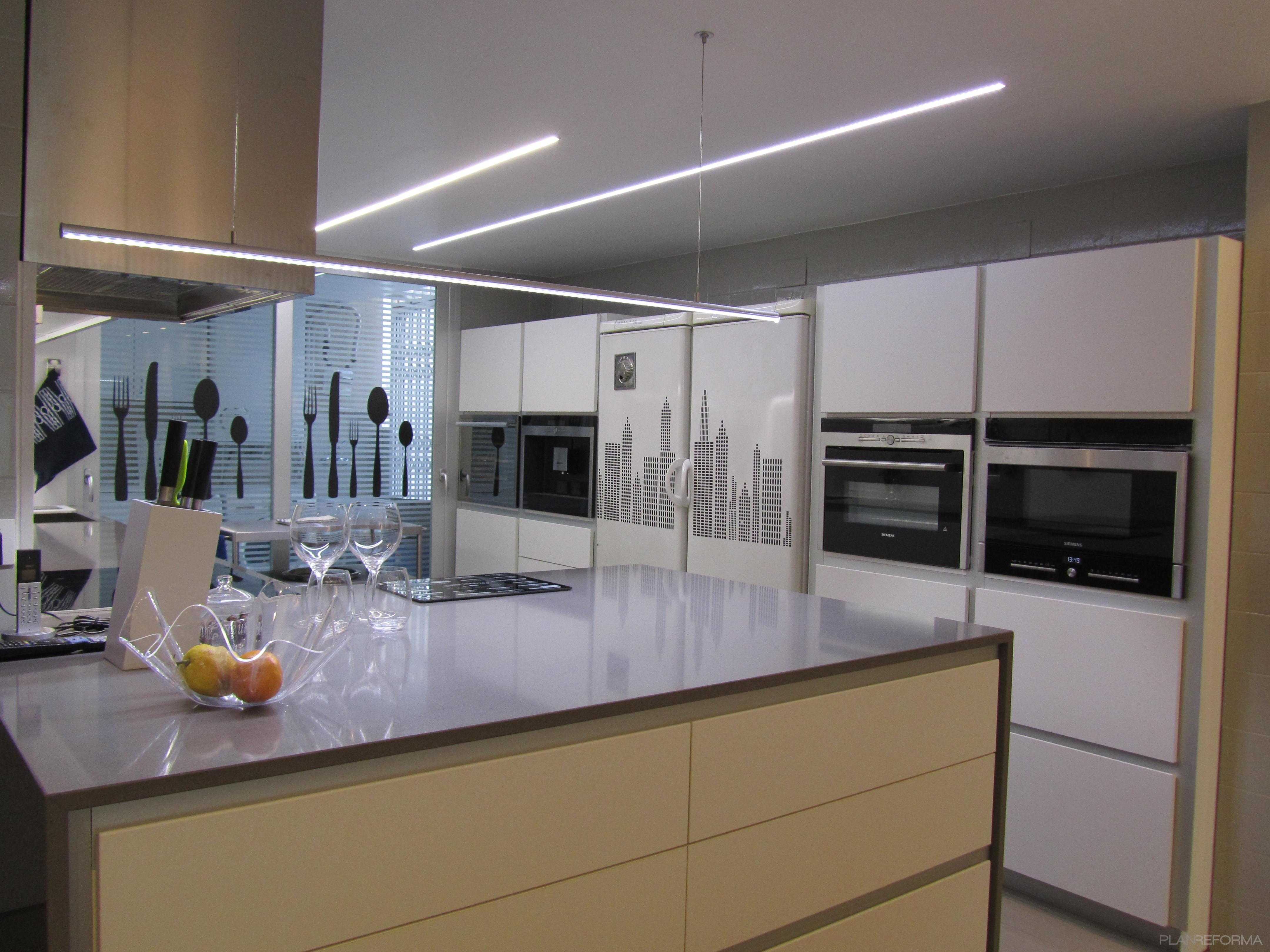 Cocina style contemporaneo color marron, plateado  diseñado por Élite Seis | Arquitecto | Copyright La imagen es de mi propiedad