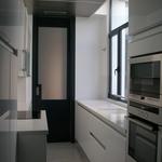 Cocina style contemporaneo color blanco, gris, negro