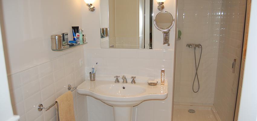 Baño Estilo clasico Color blanco  diseñado por Termas Spazio | Gremio | Copyright Termas Spazio