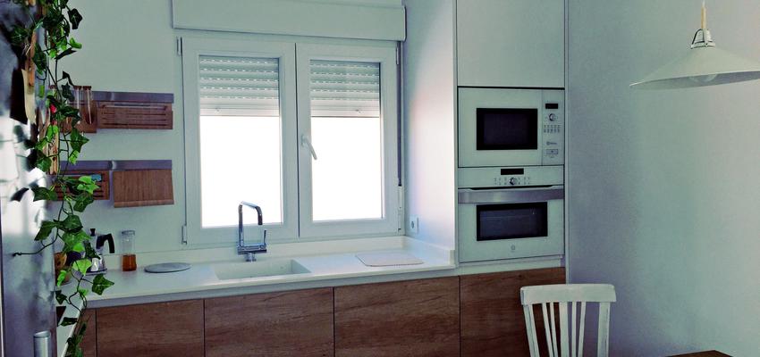Cocina Estilo contemporaneo Color marron, blanco  diseñado por Termas Spazio | Gremio | Copyright Termas Spazio