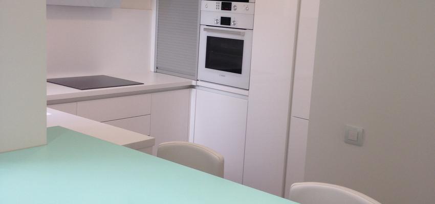 Cocina Estilo moderno Color azul cielo, blanco  diseñado por Termas Spazio | Gremio | Copyright Termas Spazio