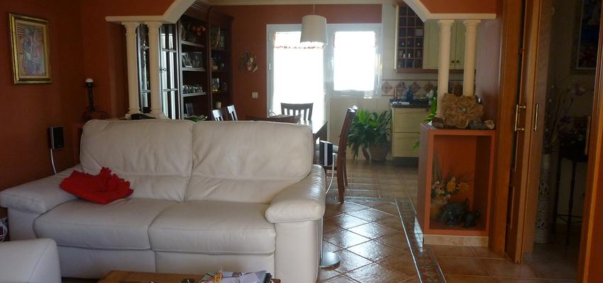 Salon Estilo rustico Color rojo, marron, bronce  diseñado por Estrella Etual | Interiorista 