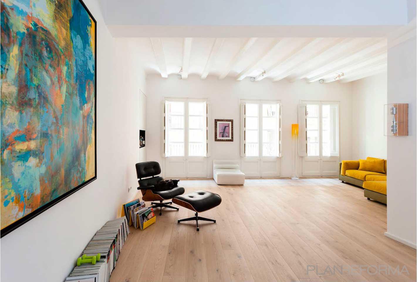 Sala de la TV, Salon style contemporaneo color amarillo, marron, blanco, negro  diseñado por ACABADOMATE | Arquitecto 