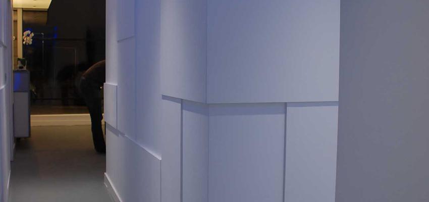 Pasillo Estilo moderno Color azul, blanco, gris  diseñado por Mirmen Arquitectura - Interiorismo - Reformas | Arquitecto | Copyright Soy el propietario
