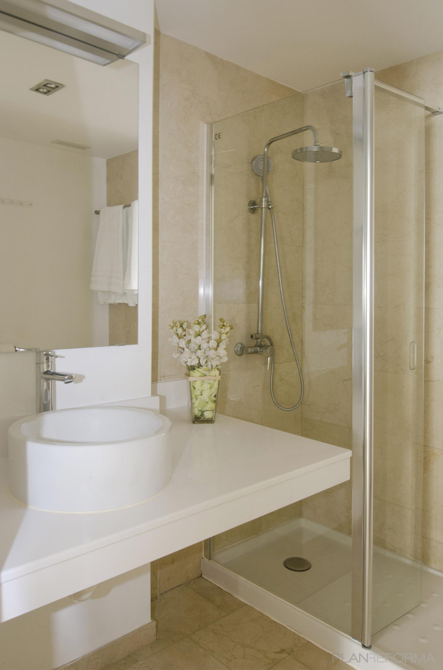 Baño Estilo tradicional Color beige, blanco  diseñado por Mirmen Arquitectura - Interiorismo - Reformas | Arquitecto | Copyright Propietario