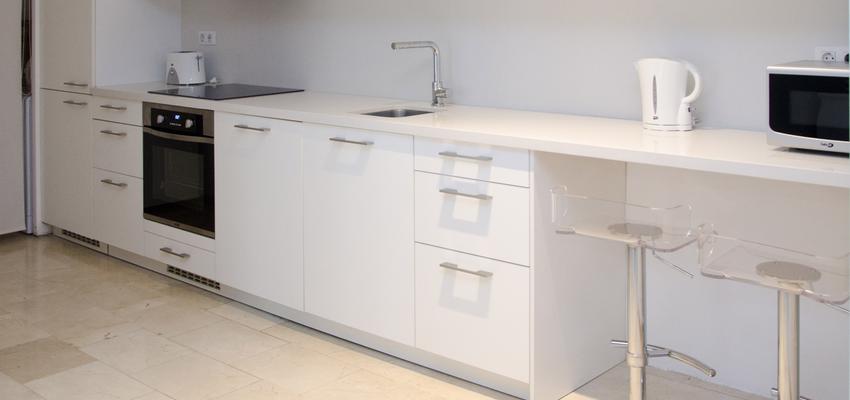 Cocina Estilo tradicional Color beige, blanco  diseñado por Mirmen Arquitectura - Interiorismo - Reformas | Arquitecto | Copyright Propietario