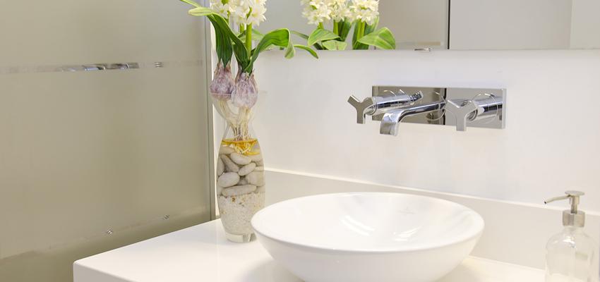 Baño Estilo tradicional Color beige, blanco, plateado  diseñado por Mirmen Arquitectura - Interiorismo - Reformas | Arquitecto | Copyright Propietario