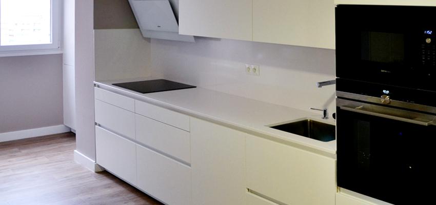 Cocina Estilo moderno Color marron, beige, blanco  diseñado por Mirmen Arquitectura - Interiorismo - Reformas | Arquitecto 