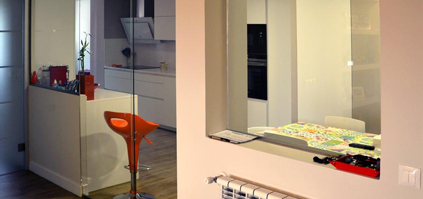 Recibidor, Cocina Estilo moderno Color marron, blanco, gris  diseñado por Mirmen Arquitectura - Interiorismo - Reformas | Arquitecto 