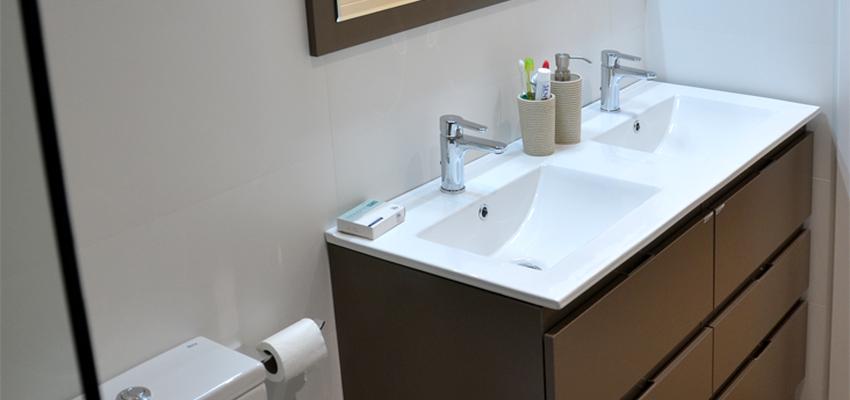 Baño Estilo moderno Color marron, marron, blanco  diseñado por Mirmen Arquitectura - Interiorismo - Reformas | Arquitecto 