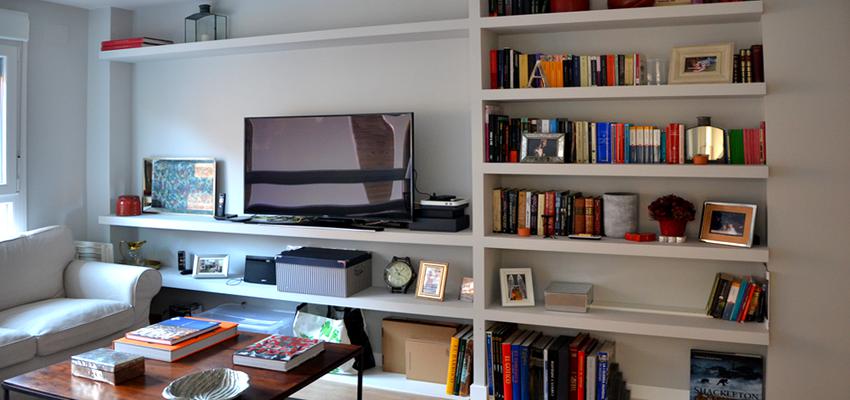 Salon Estilo contemporaneo Color marron, blanco, gris  diseñado por Mirmen Arquitectura - Interiorismo - Reformas | Arquitecto 