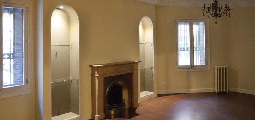 Salon Estilo clasico Color beige, marron, gris  diseñado por Mirmen Arquitectura - Interiorismo - Reformas | Arquitecto | Copyright Propietario