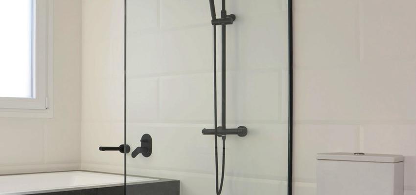 Baño Estilo moderno Color blanco, gris, negro  diseñado por Mirmen Arquitectura - Interiorismo - Reformas | Arquitecto | Copyright Propietario