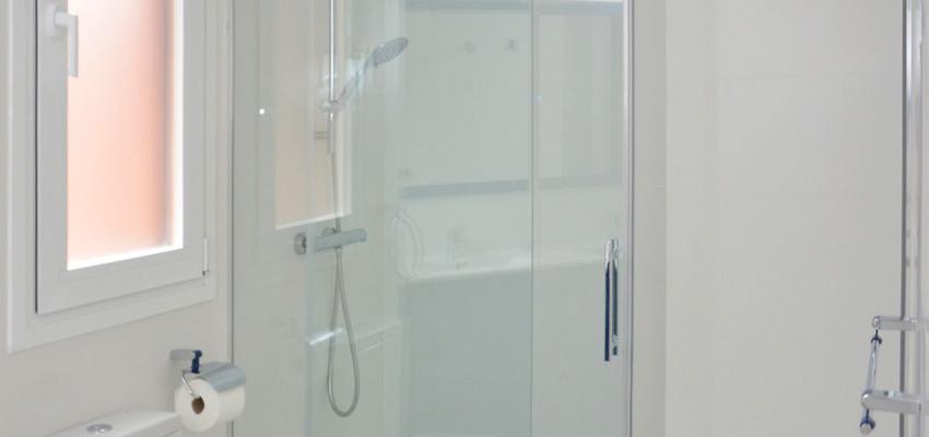 Baño Estilo moderno Color blanco, gris  diseñado por Mirmen Arquitectura - Interiorismo - Reformas | Arquitecto | Copyright Propietario