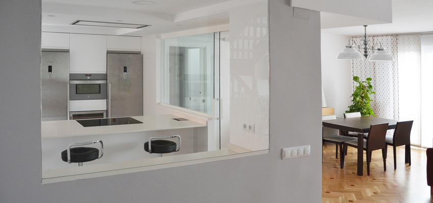 Recibidor Estilo contemporaneo Color blanco, gris  diseñado por Mirmen Arquitectura - Interiorismo - Reformas | Arquitecto | Copyright Propietario