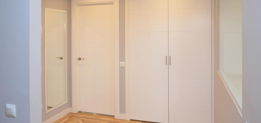 Recibidor Estilo contemporaneo Color marron, blanco, gris  diseñado por Mirmen Arquitectura - Interiorismo - Reformas | Arquitecto | Copyright Propietario