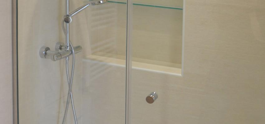 Baño Estilo contemporaneo Color beige, blanco, gris  diseñado por Mirmen Arquitectura - Interiorismo - Reformas | Arquitecto | Copyright Mirmen Arquitectura