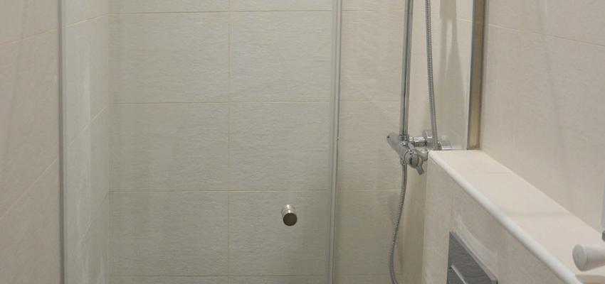 Baño Estilo contemporaneo Color beige, gris, negro  diseñado por Mirmen Arquitectura - Interiorismo - Reformas | Arquitecto | Copyright Es de mi propiedad