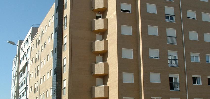 Exterior style contemporaneo color beige, blanco, gris  diseñado por LUMAR PD SLU | Arquitecto 