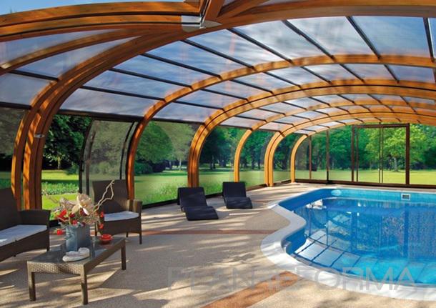 Piscina, Porche style moderno color marron, beige, blanco, gris  diseñado por Hogarguti | Gremio 