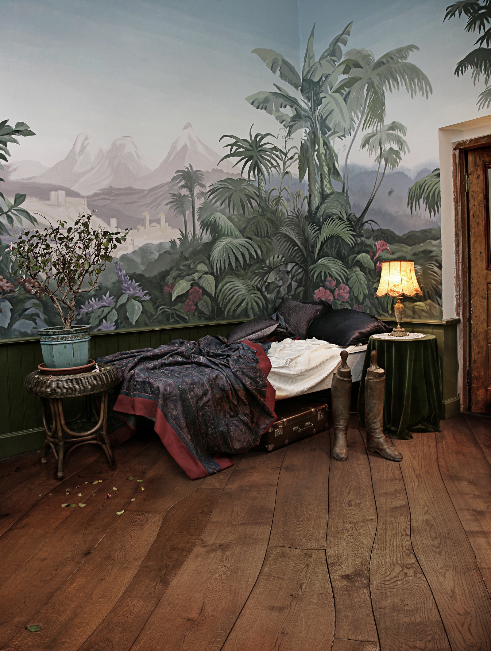 Dormitorio style rustico color rojo, verde, azul cielo, marron  diseñado por PARQUÉ BOLEFLOOR | Marca colaboradora | Copyright Bolefloor