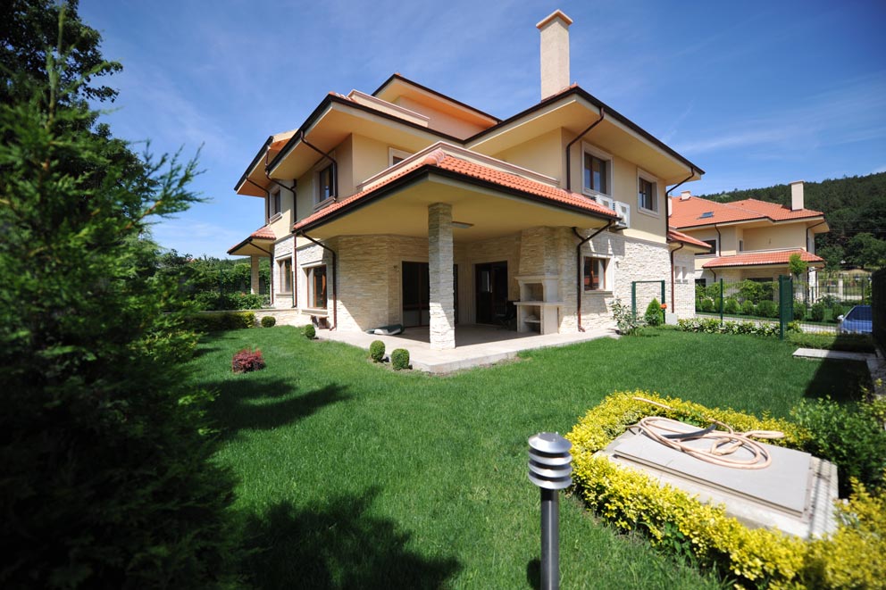 Patio, Exterior Estilo contemporaneo Color marron, beige, blanco, gris  diseñado por aparici | Marca colaboradora | Copyright Aparici