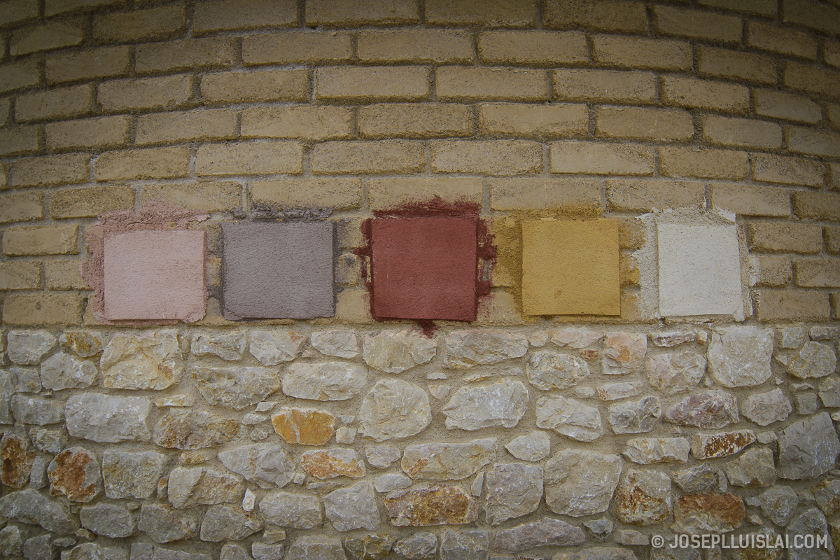 Exterior style mediterraneo color rojo, ocre, rosa, blanco, gris  diseñado por Josep Lluis Lai | Marca colaboradora 