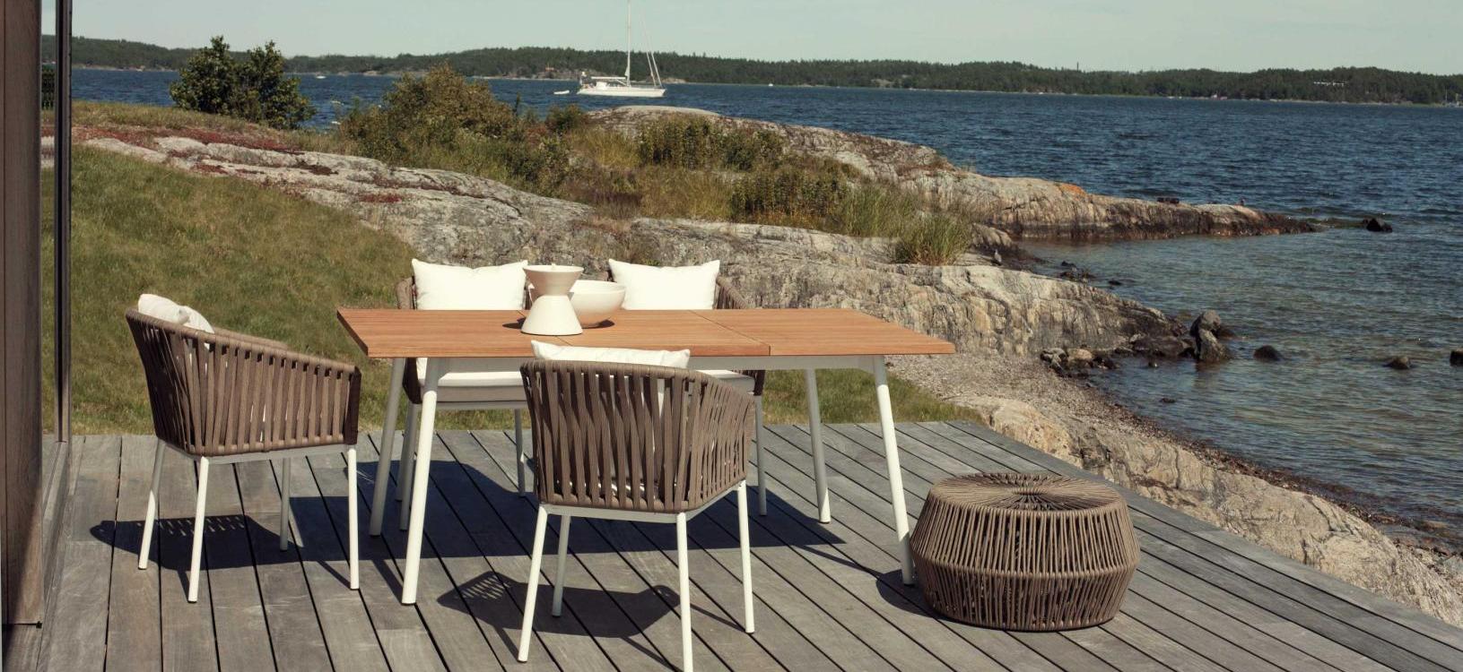 Exterior style contemporaneo color marron, blanco  diseñado por KETTAL | Marca colaboradora | Copyright Kettal