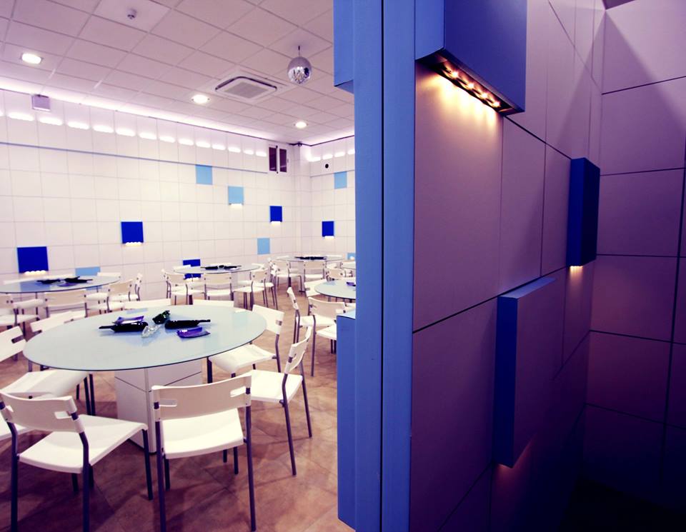 Restaurante, Cafeteria style moderno color azul, marron, blanco  diseñado por SERASTONE | Marca colaboradora 